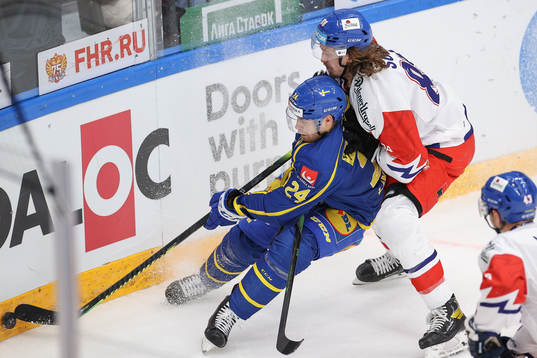 Oscar Lindberg of Sweden and Libor Shulak of Czech Republic