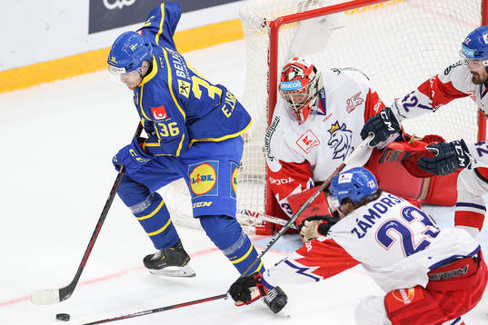Emil Larsson of Sweden and Shimon Grubets  of Czech Republic