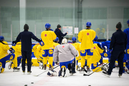 Head coach Tomas Montén of the Swedish under-20 national