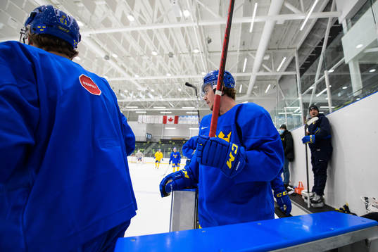 Alexander Holtz of the Swedish under-20 national ice hockey