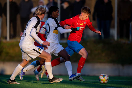 Helsingborgs Anton Nilsson och AIKs Alexander Fesshaie