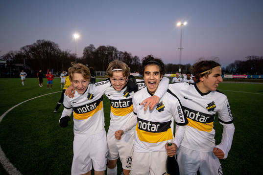 AIKs spelare jublar