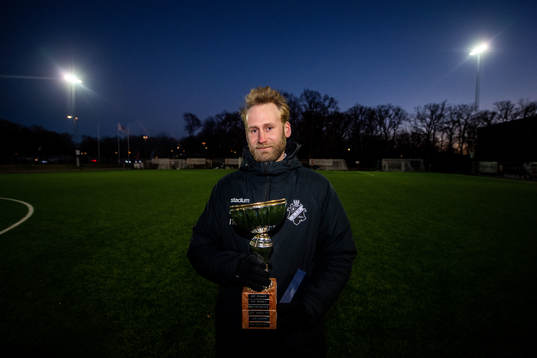 AIKs tränare Nils Heingård jublar