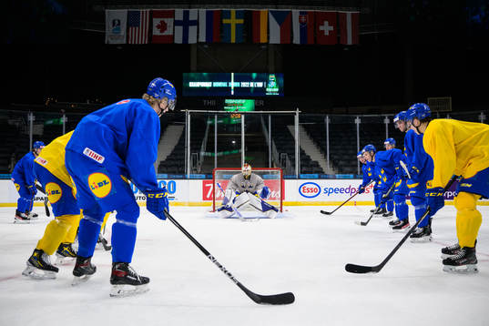 Bläddra bland fler bilder av Ice Hockey, U20, Sweden, training