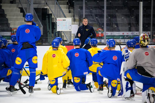 Head coach Tomas Montén of the Swedish under-20 national