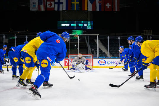 Theodor Niederbach shoots against goaltender Jesper