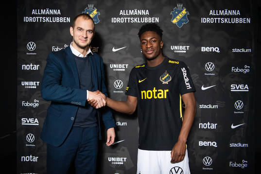 s sportchef Henrik Jurelius med nyförvärvet  Josafat