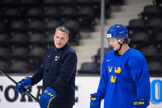 Head coach Tomas Montén and Alexander Holtz of the Swedish