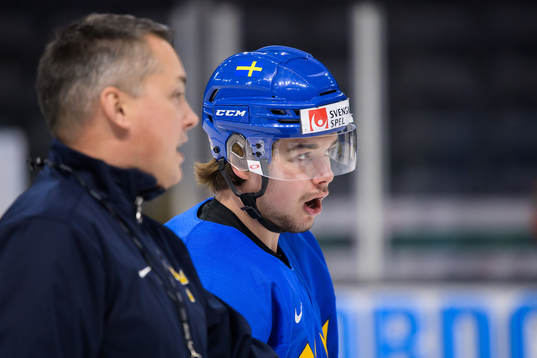 Head coach Tomas Montén and Alexander Holtz of the Swedish