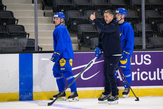 Emil Andrae, head coach Tomas Montén and Anton Olsson of