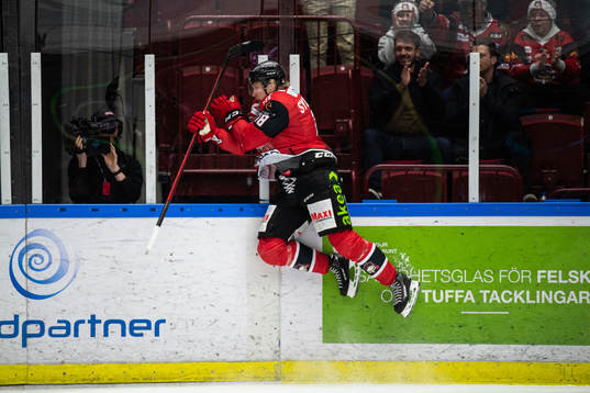 Malmö Redhawks Marcus Sylvegård jublar