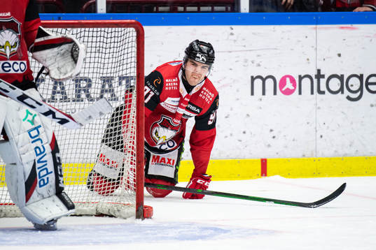 Malmö Redhawks Magnus Pääjärvi har ont
