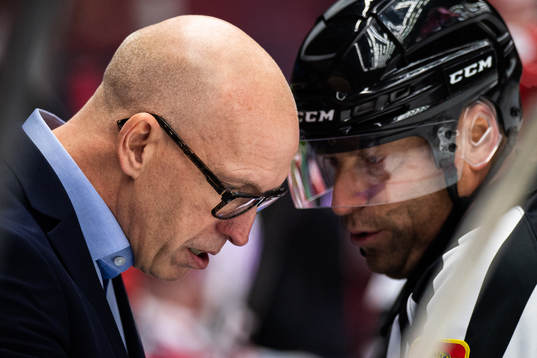 Timrås tränare Fredrik Andersson och domare Sören Persson