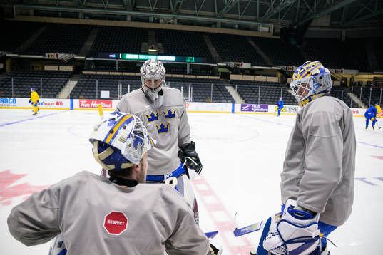 Goaltender Jesper Wallstedt, Jesper Vikman and Calle Clang