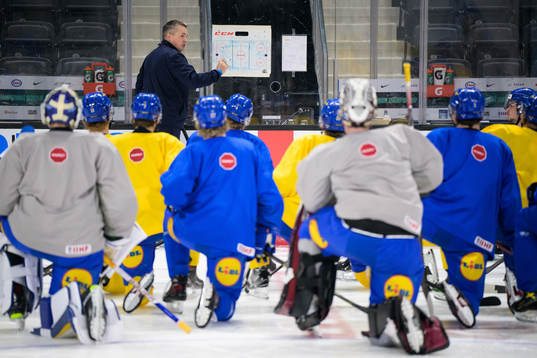 Head coach Tomas Montén of the Swedish under-20 national