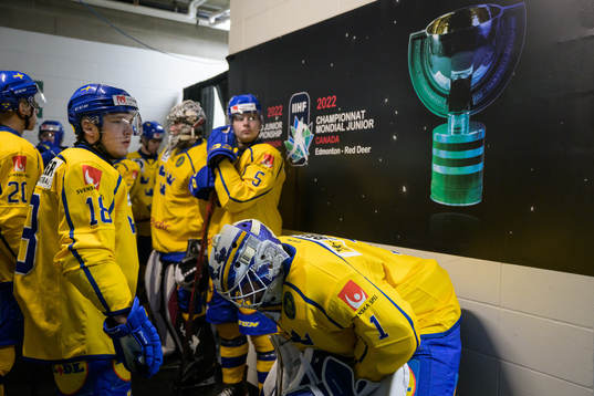 Zion Nybeck, Anton Olsson and goaltender Jesper Wallstedt