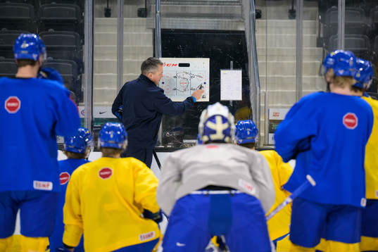 Head coach Tomas Montén of Sweden at a training session