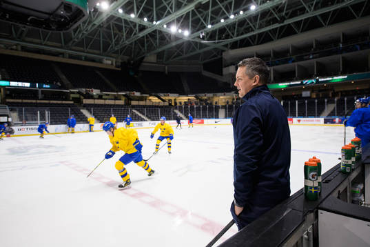 Head coach Tomas Montén of Sweden at a training session