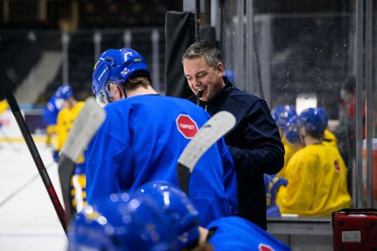 Head coach Tomas Montén of Sweden at a training session