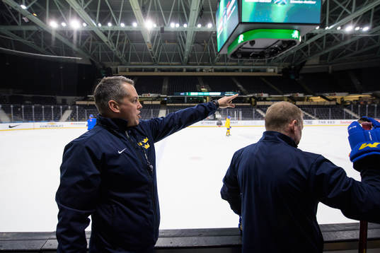 Head coach Tomas Montén of Sweden at a training session