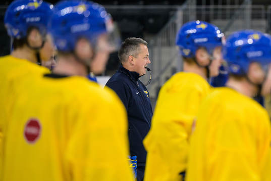 Head coach Tomas Montén of Sweden at a training session