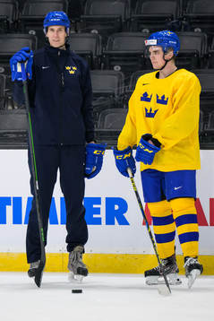 Assistant coach Joel Rönnmark and Elias Stenman of Sweden