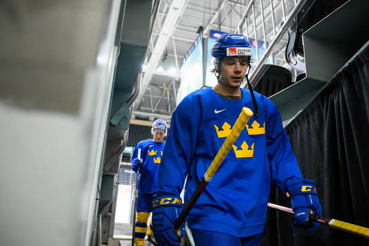 Alexander Holtz of Sweden at a training session