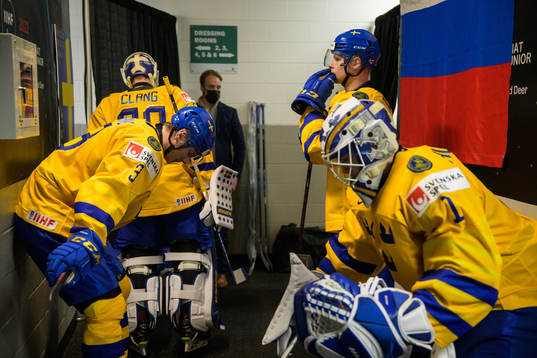 Helge Grans, goaltender Calle Clang, Anton Olsson and