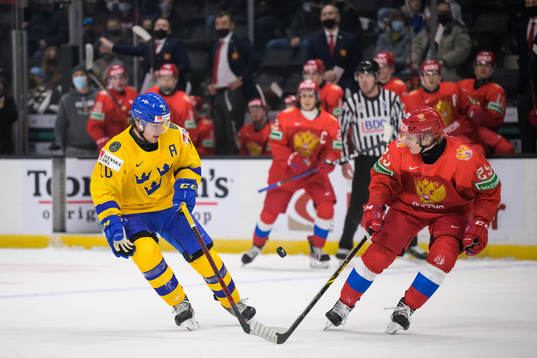 Alexander Holtz of Sweden and Yegor Savikov of Russia