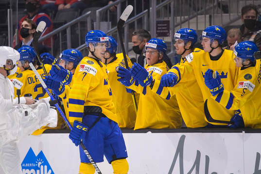 Simon Edvinsson of Sweden celebrates with teammates