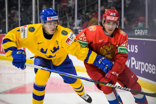 Simon Edvinsson of Sweden and Marat Khusnutdinov of Russia