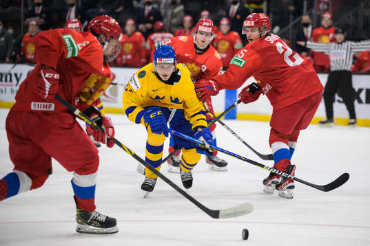 Oskar Olausson of Sweden and Yegor Savikov of Russia