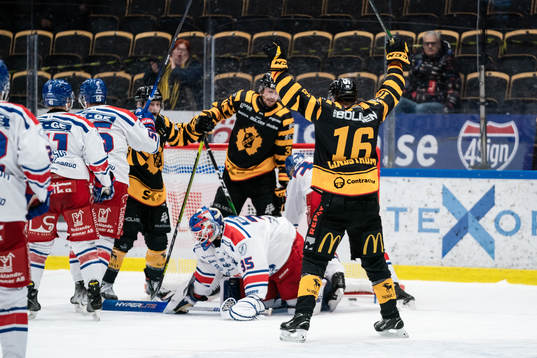 Skellefteås Linus Lindström jublar