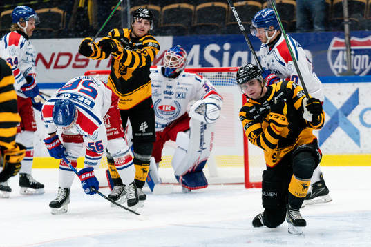 Skellefteås Linus Karlsson jublar