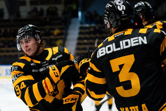 Skellefteås Linus Karlsson jublar