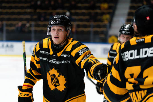 Skellefteås Linus Lindström jublar