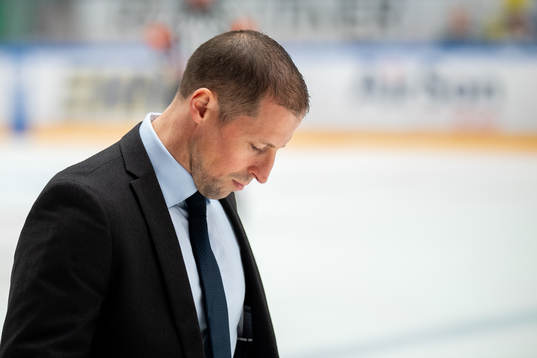 Rögles tränare Cam Abbott deppar