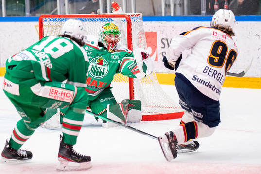 Rögles målvakt Christoffer Rifalk och Djurgårdens Emil