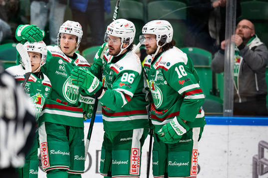 Rögles Adam Tambellini jublar