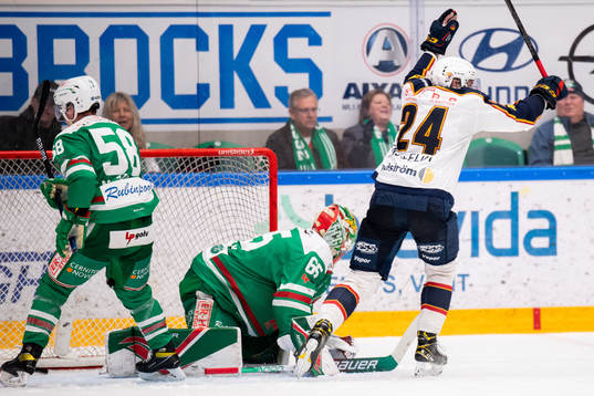 Djurgårdens Ludvig Rensfeldt jublar framför Rögles