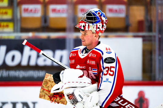Timrås målvakt Sami Rajaniemi jublar