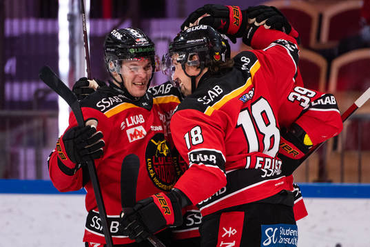 Luleås Joonas Rask jublar med lagkamrater