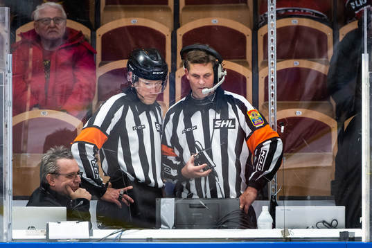 Domare Tobias Björk och Mikael Nord