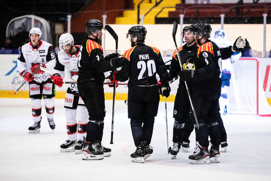 Brynäs Oula Palve jublar