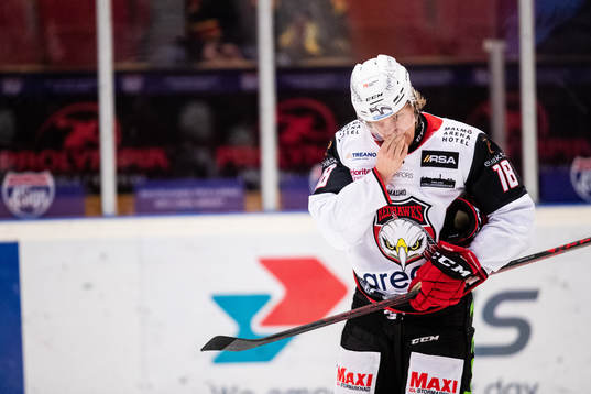 Malmö Redhawks Marcus Sylvegård  har ont