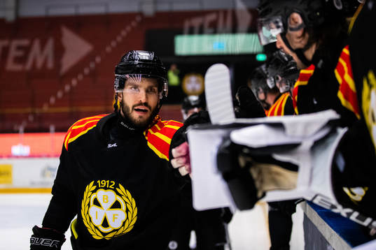 Brynäs Oula Palve jublar