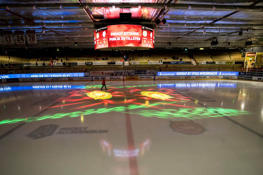 Smidjegrav Arena innan ishockeymatchen i Hockeyallsvenskan