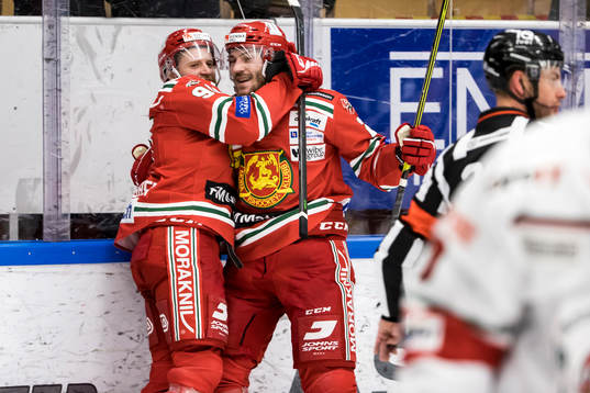 Moras Johan Persson jublar