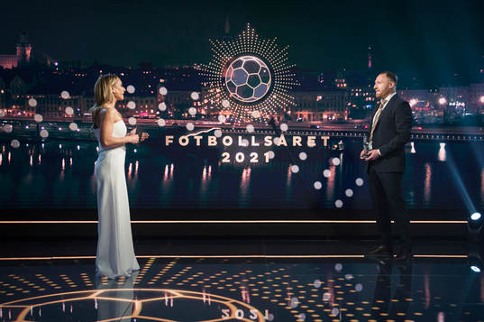 Programledare Frida Nordstrand och Mehmet Culum som