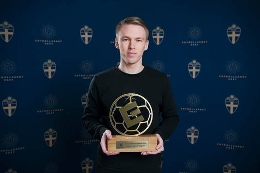 Oliver "Olliboli" Uttgren med sitt pris som Årets